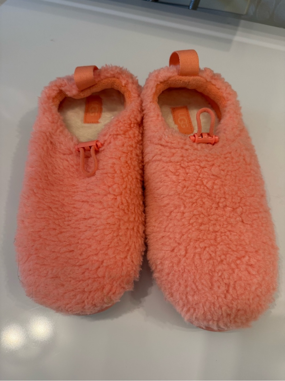 UGG Kids Coral Plush Slip-On Slippers - Picture 2 of 3